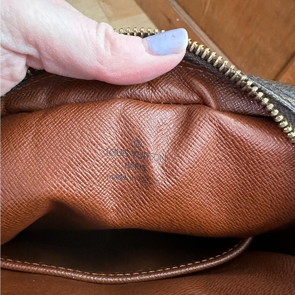 Louis Vuitton Camera Bag - Picture 4 of 7